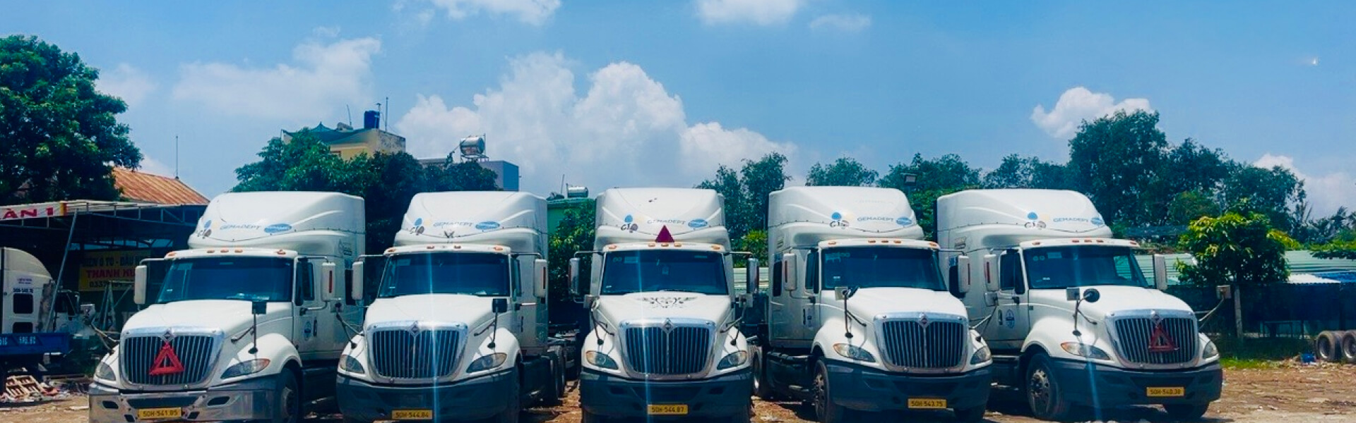 Banner Trucking & Dịch vụ thủ tục Door-to-Door