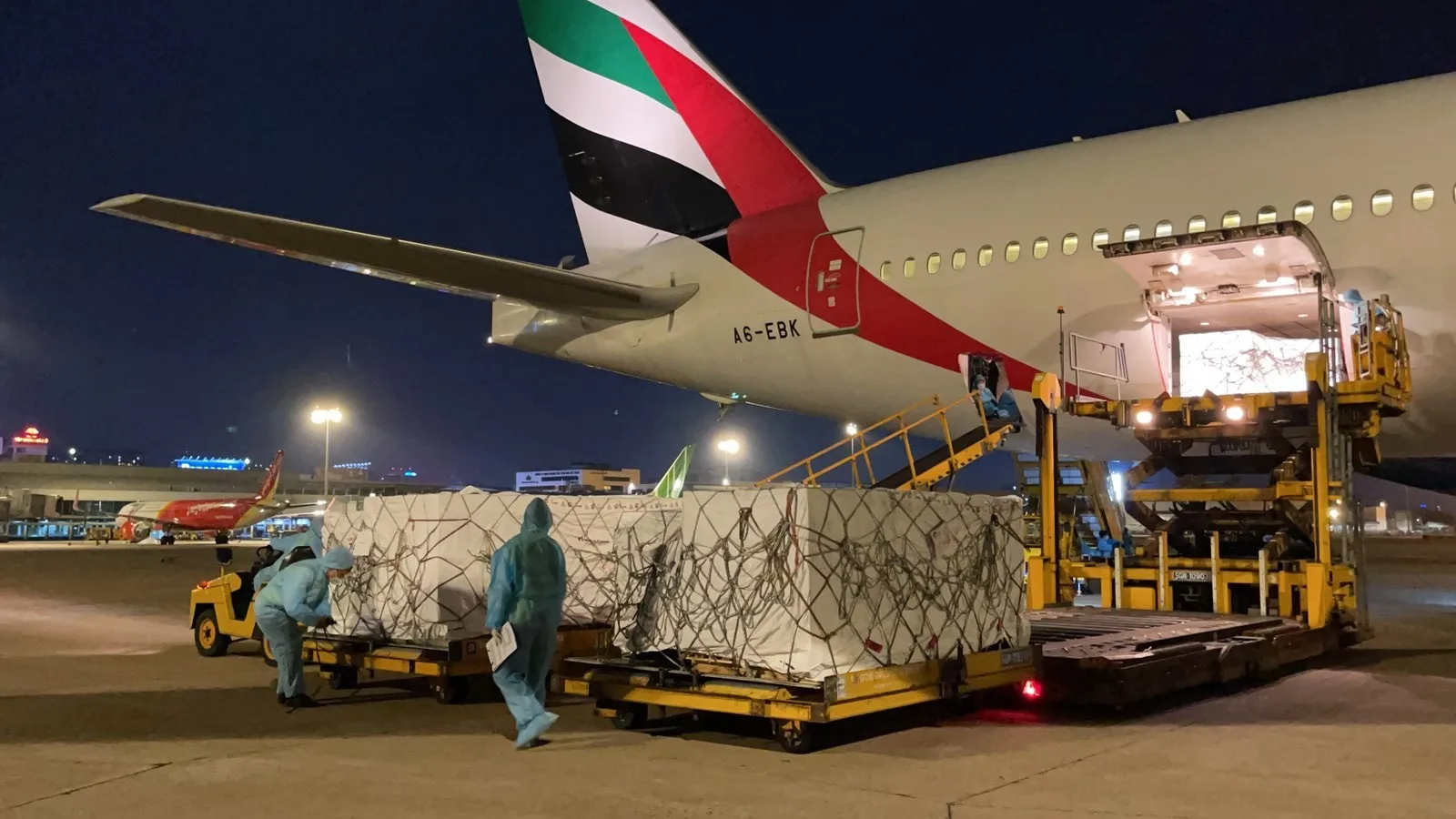 SCSC đón chuyến hàng lô vắc-xin Moderna, cùng TP.HCM sớm đẩy lùi dịch bệnh