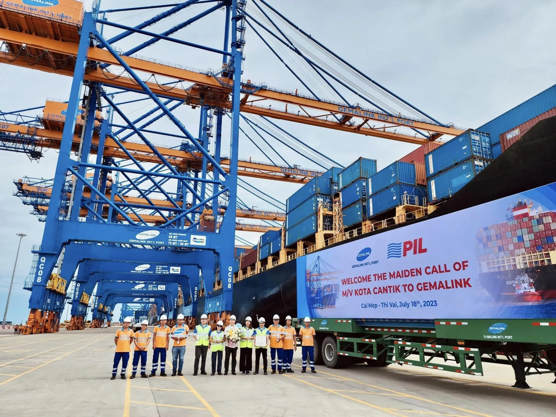 Gemalink welcomed KOTA CANTIK of PIL calling at Gemalink Port